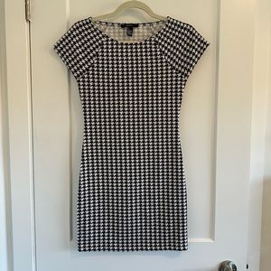Forever 21 Houndstooth printed body con dress small